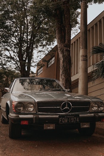 Photo of Grey Mercedes-Benz