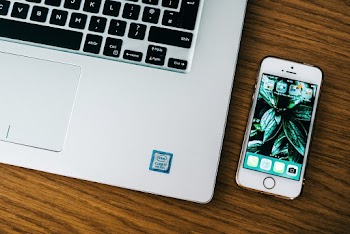 Photo of Iphone 6 Near Laptop