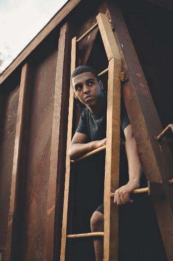 Photo Of Man Wearing Black Shirt