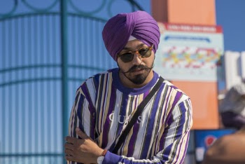 Photo of Man Wearing White and Purple Long-sleeved Shirt
