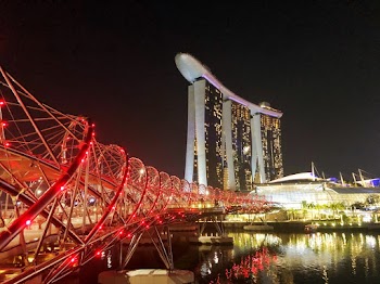 Photo of Marina Bay Sands Building Complex in Singapore at Night