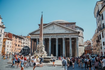 Photo of people walking in front of pantheon roman temple in rome, Italy