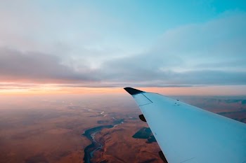 photo of plane wing during flight