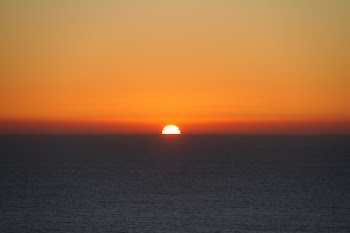 photo of twilight hour and horizon