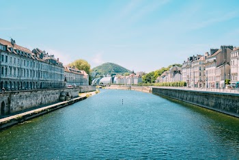 Photo River Under Blue Sky
