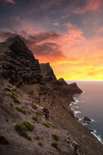 Photo taken at the Canary Islands.
Postproduced image with Adobe Photoshop.
Instagram Account - @therawhunter