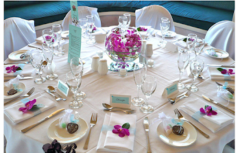 Picture of wedding table decor ideas with pink orchid flower.PNG