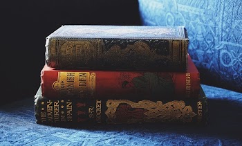 Pile Of Assorted Books o