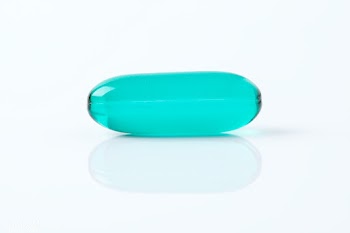 Pill for viral disease on a white background | Free  photo - 2290189