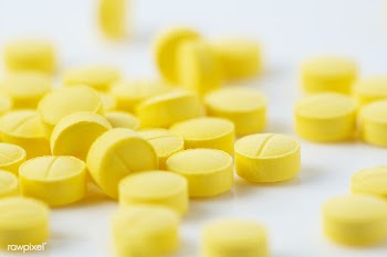 Pills for viral disease on a white background | Free  photo - 2290266