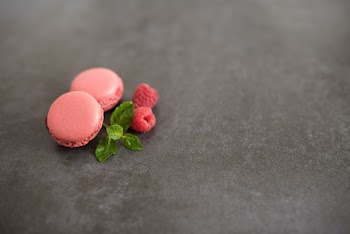Pink Macaron &amp; Raspberries