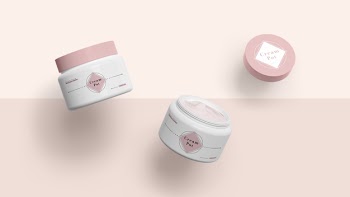 Pink packaging of cosmetic products Free Psd
