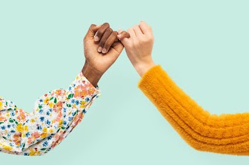 Pinky promise hands gesture | Free stock photo | High Resolution image
