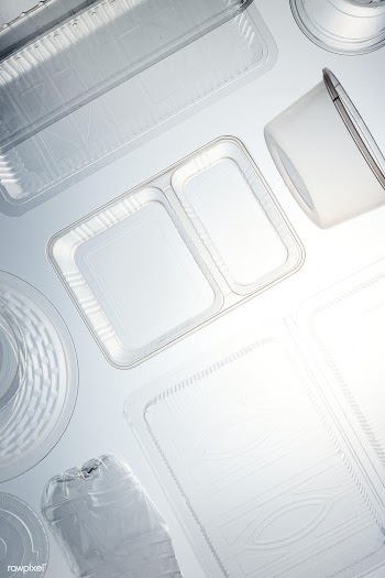 Plastic containers cleaned before recycling  | Free  photo - 2320013