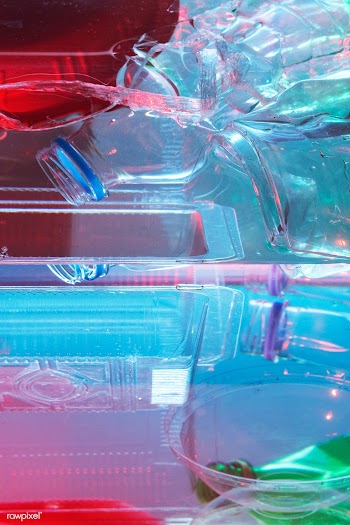 Plastic waste polluting the ocean | Free  photo - 2328210