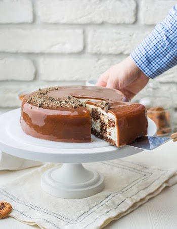 Plate of Cake With Chocolate Frosting