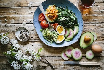 Poached egg with vegetables on blue | Free Photo - rawpixel