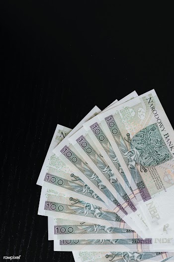 Polish Zloty banknotes on a black background | Free  photo - 2348427