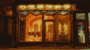 Porcelain Catbriyur Sign