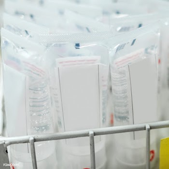 Portable hand sanitizer gel tubes | Free  photo - 2302116