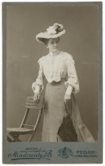 Portrait of a woman | Free Photo - rawpixel