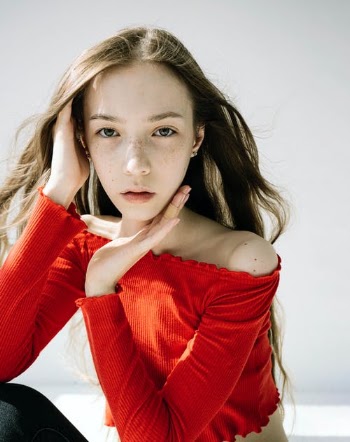 Portrait of a Young Woman  · Free Stock Photo