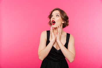 Portrait of an astonished girl dressed in black dress Free Photo