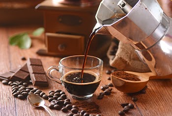 pour coffee into glass cup