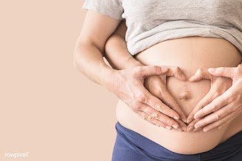 Pregnant woman on a beige background | Free  photo - 2322720