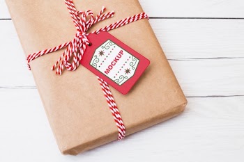 Present box mockup with christmas concept Free Psd