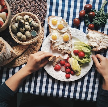 Proper Easter breakfast bread with quail eggs 