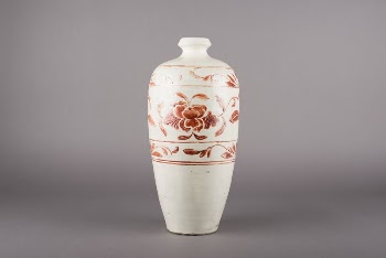 Prunus Vase (meiping) wth Design | Free Photo - rawpixel