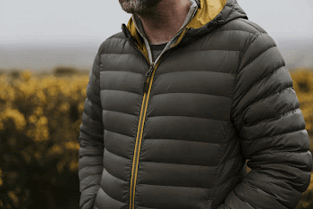 Puffer jacket mockup, outdoor photoshoot | Free PSD Mockup - rawpixel