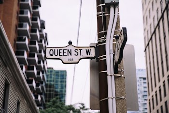 Queen Street Sign