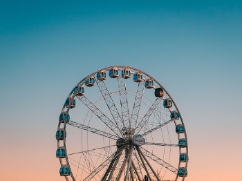 Quick snap of the SkyWheel, a permanent ferris wheel at the edge of Helsinki.