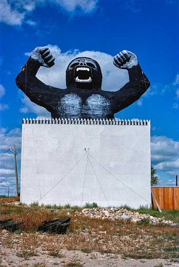 Rawhide City-Statue of Ape, Mandan, North… | Free public domain photo