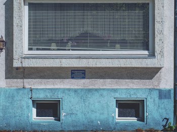 rectangular glass windowpane during daytime