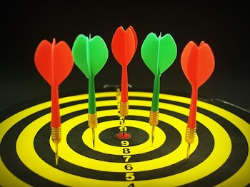 Red and Green Dart Pins