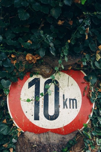 Red and White 10 Km Sign