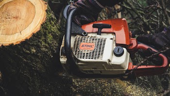 Red and White Stihl Recoil Engine