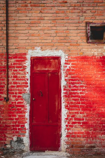 Red door of wonder
