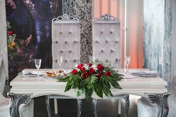 Red Flowers Center Table Decor