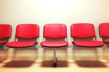 Red Leather 6-gang Chair in Front of Wall