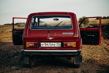 Red Niva 1600 Car