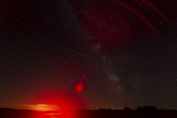 Red sky with flare, aesthetic | Free Photo - rawpixel