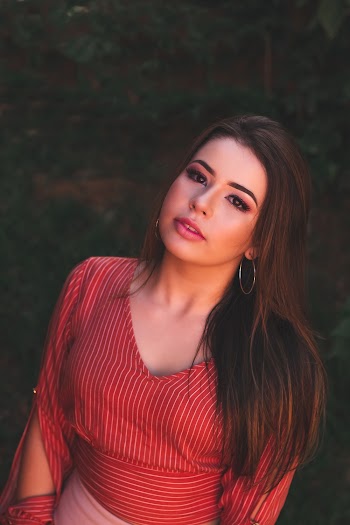 Red V-neck Long-sleeved Top