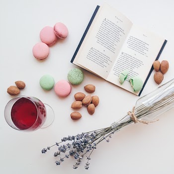 Relax with macarons, drink and a book 