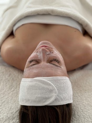 Relaxing Facial Treatment for Skin Care