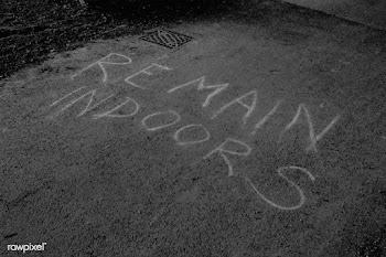 Remain indoors written on the road during coronavirus pandemic.  | Free  photo - 2330181