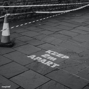Reminder of keeping 2m apart printed on the sidewalk in UK for physica.. | Free  photo - 2332537